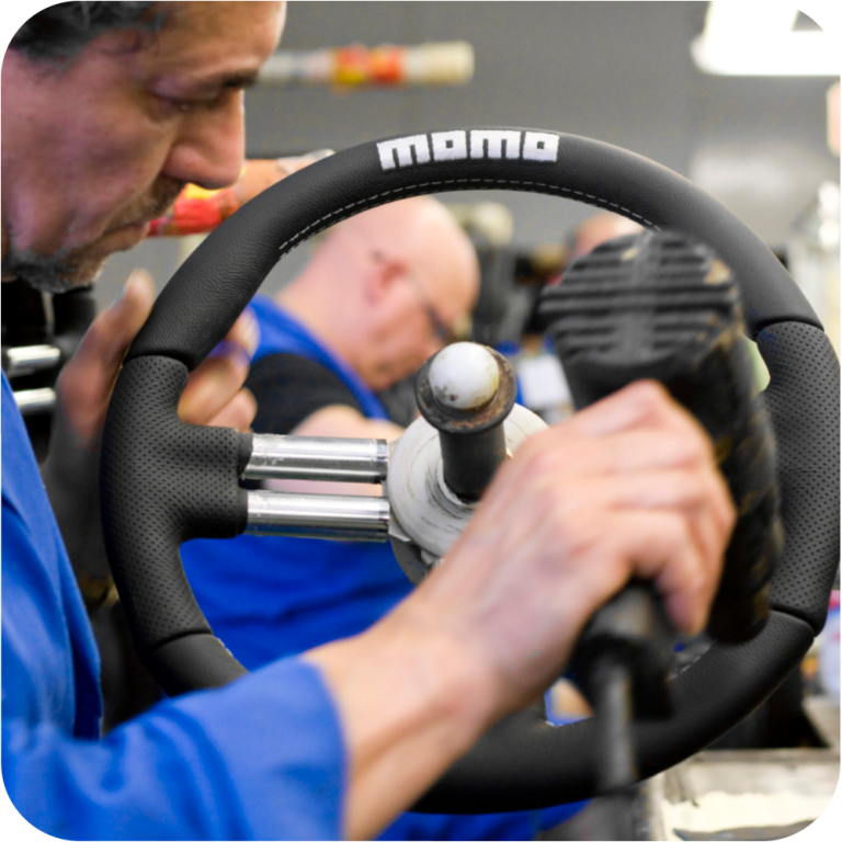 MOMO Drifting Steering wheel - Red Microfibre photo review