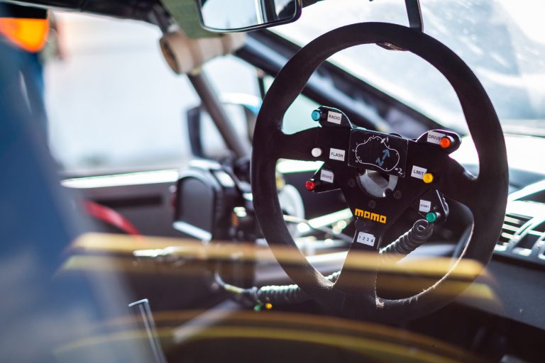 MOMO Drifting Steering wheel - Red Microfibre photo review