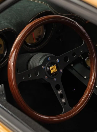 MOMO-Indy-Heritage-Black-steering-wheel-2